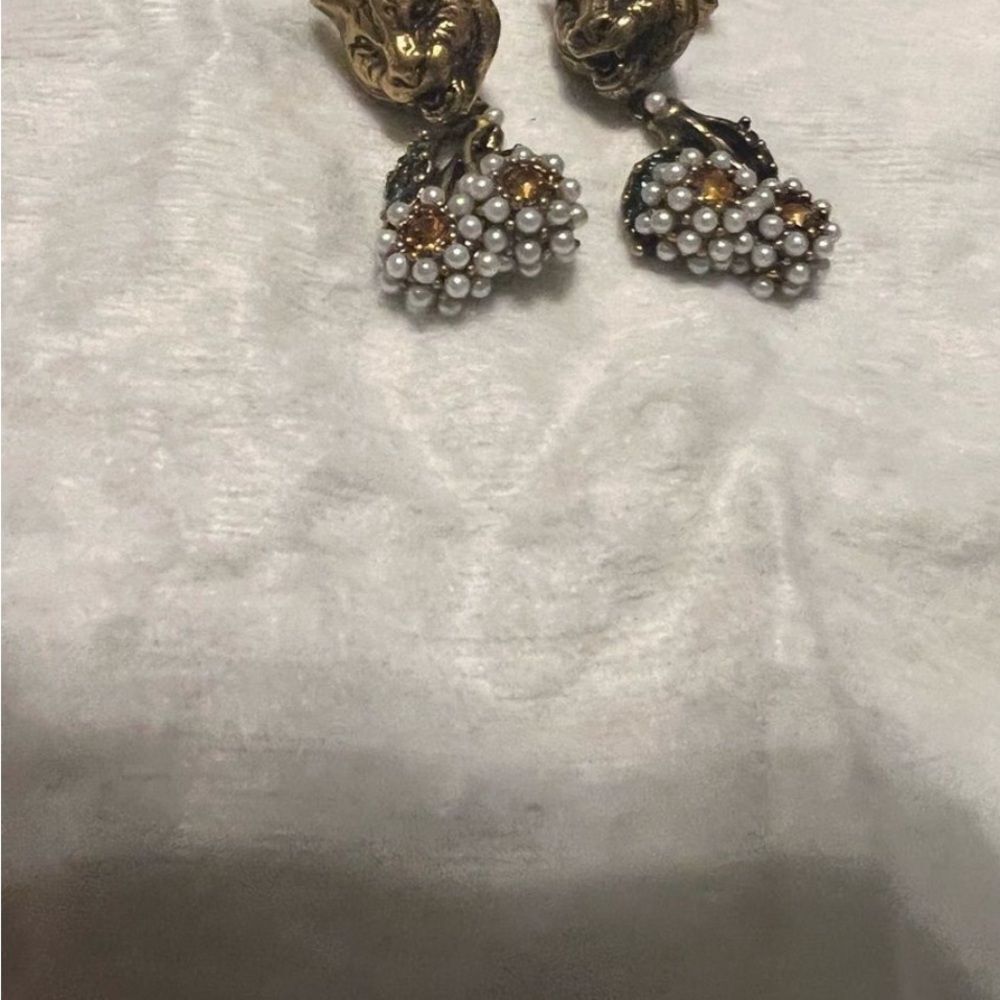 Brand new with box Gucci
Faux Pearl & Crystal Feline Cherry Drop Earrings - Picture 6 of 8